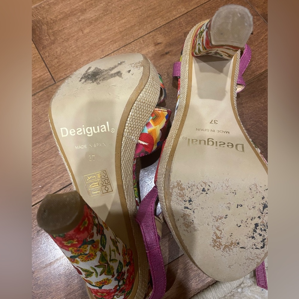 Colorful Floral Women's Sandals - Picture 5 of 7